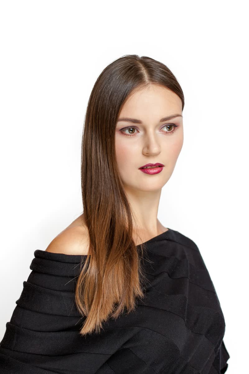 Sleek Look mit glattem, glänzendem Haar